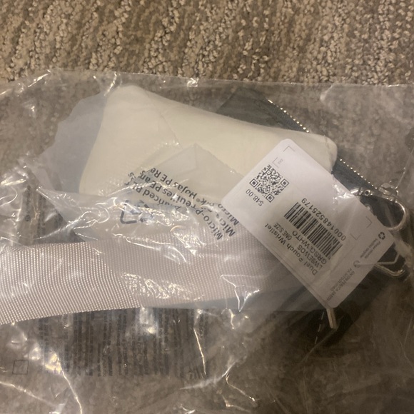 LULULEMON GREY SAGE/WHITE OPAL DUAL POUCH WRISTLET - Picture 7 of 9